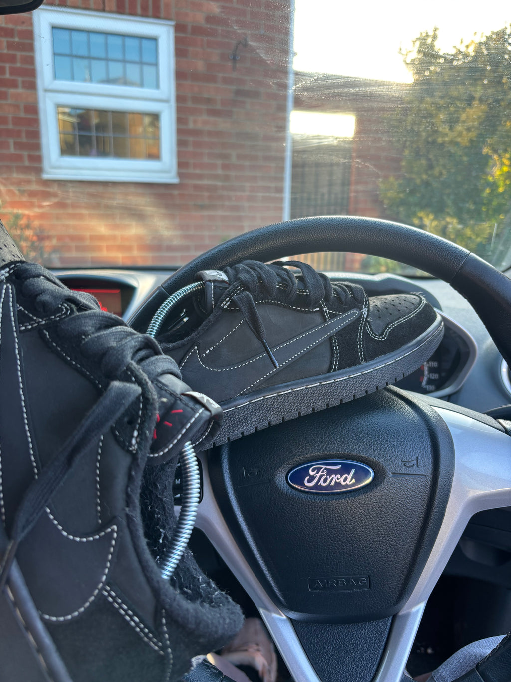 Travis Scott black phantom VNDS