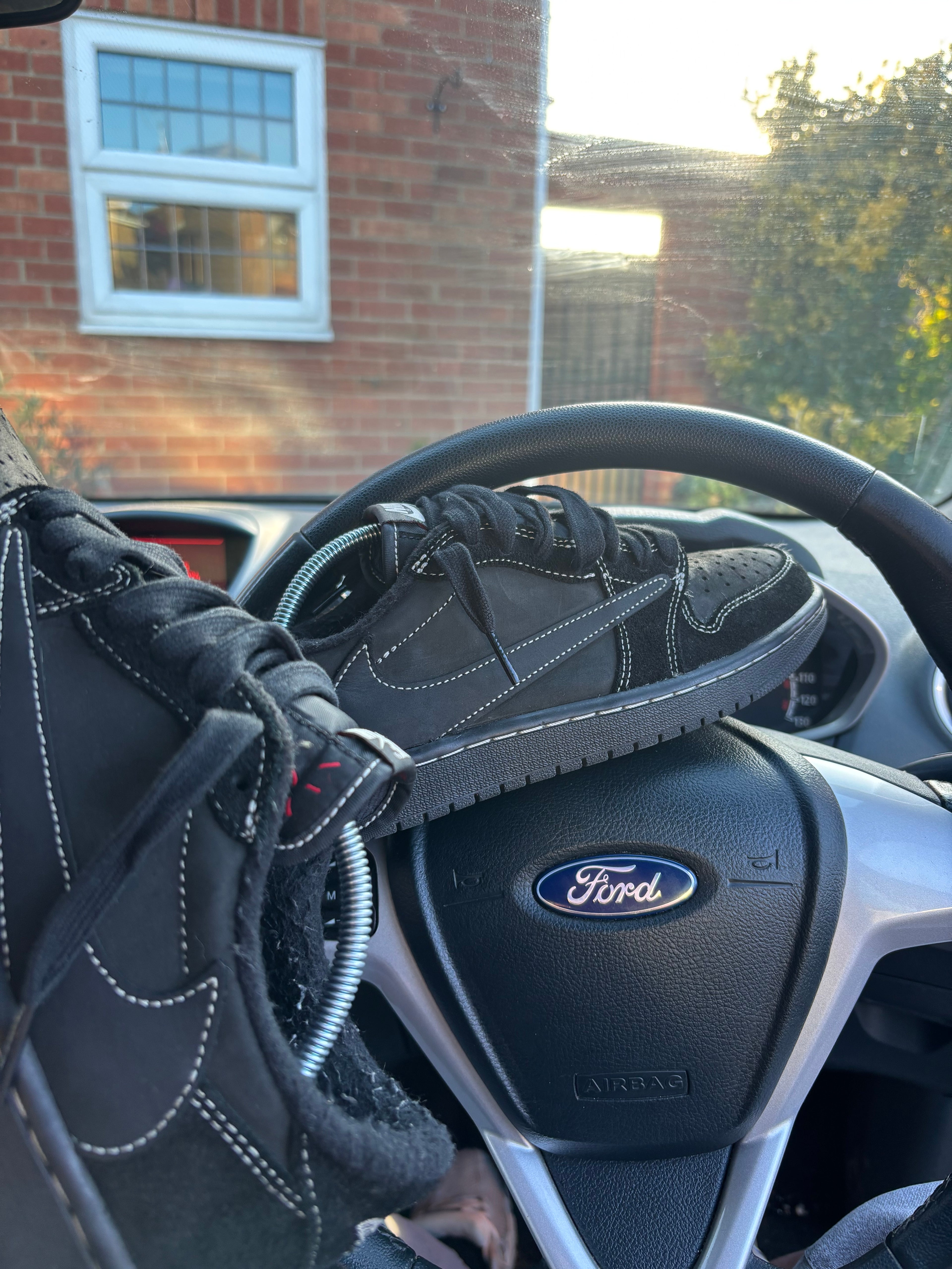 Travis Scott black phantom VNDS