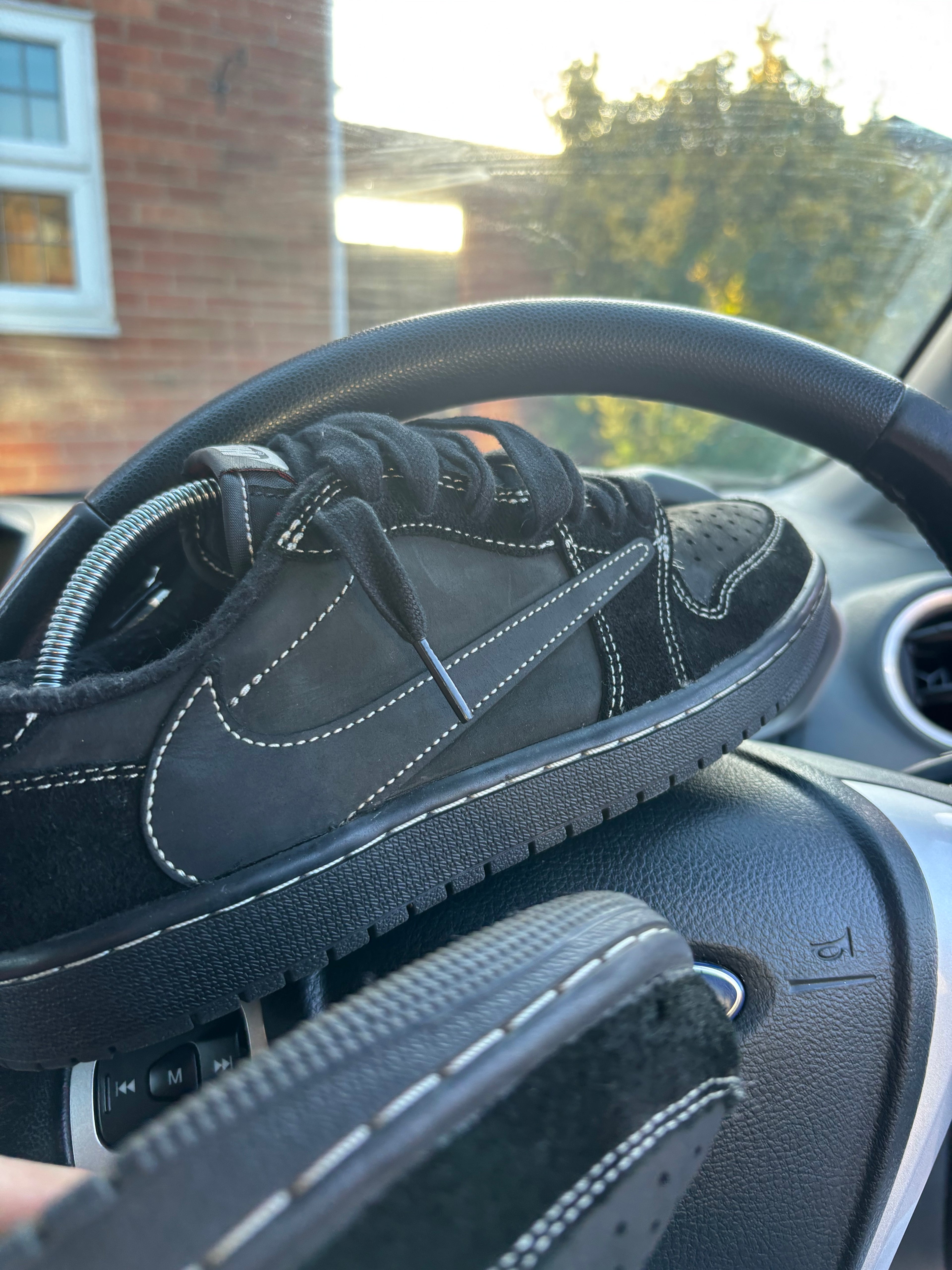 Travis Scott black phantom VNDS